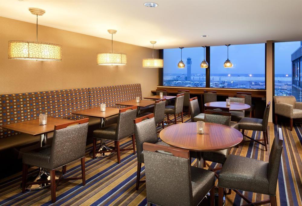 Sheraton Cleveland Airport Hotel Esterno foto