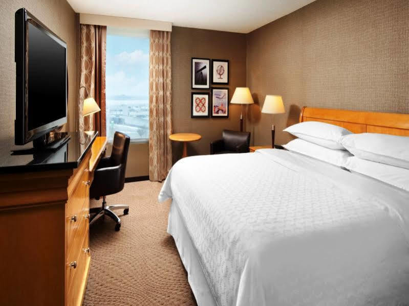 Sheraton Cleveland Airport Hotel Esterno foto