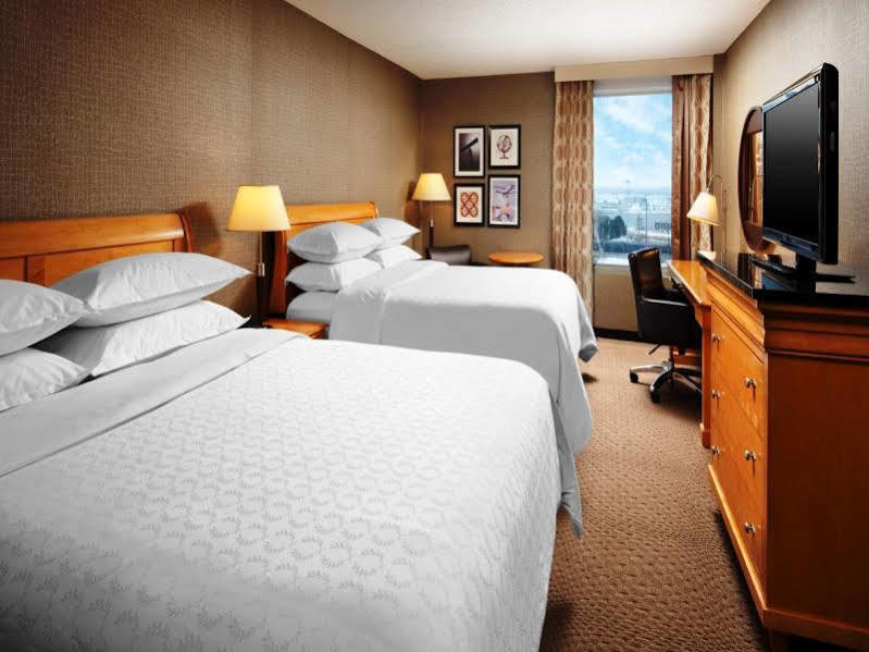Sheraton Cleveland Airport Hotel Esterno foto