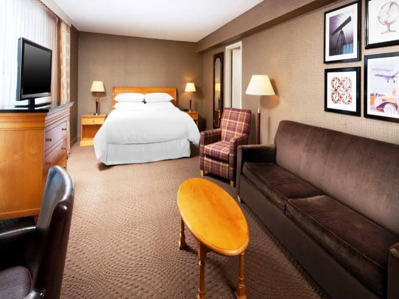 Sheraton Cleveland Airport Hotel Esterno foto