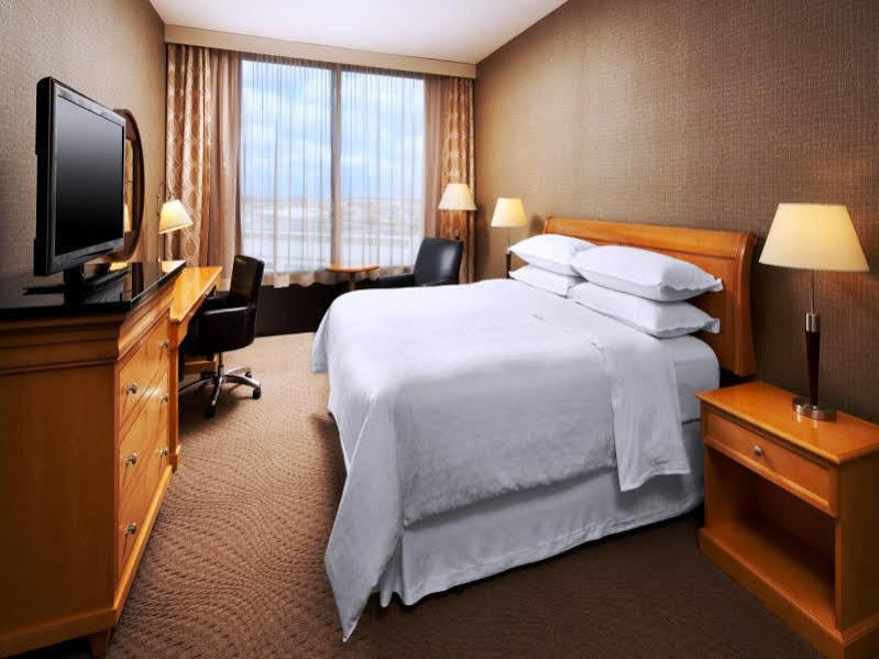 Sheraton Cleveland Airport Hotel Esterno foto