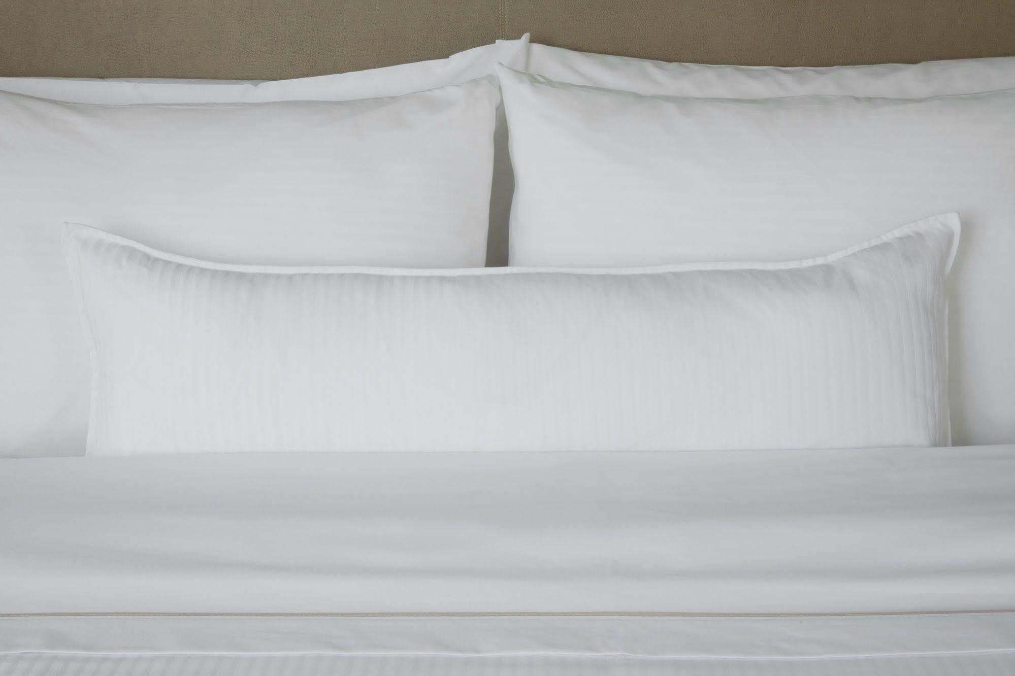 Sheraton Cleveland Airport Hotel Esterno foto