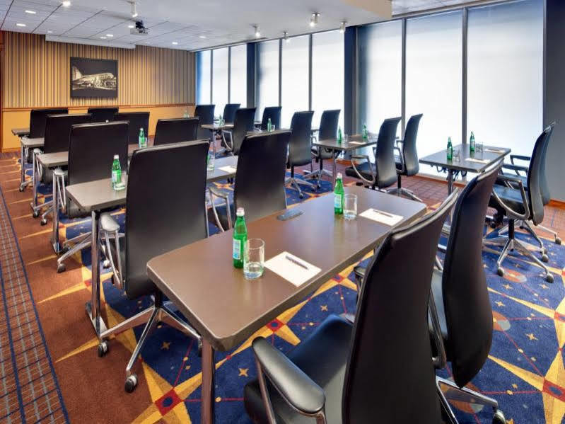 Sheraton Cleveland Airport Hotel Esterno foto