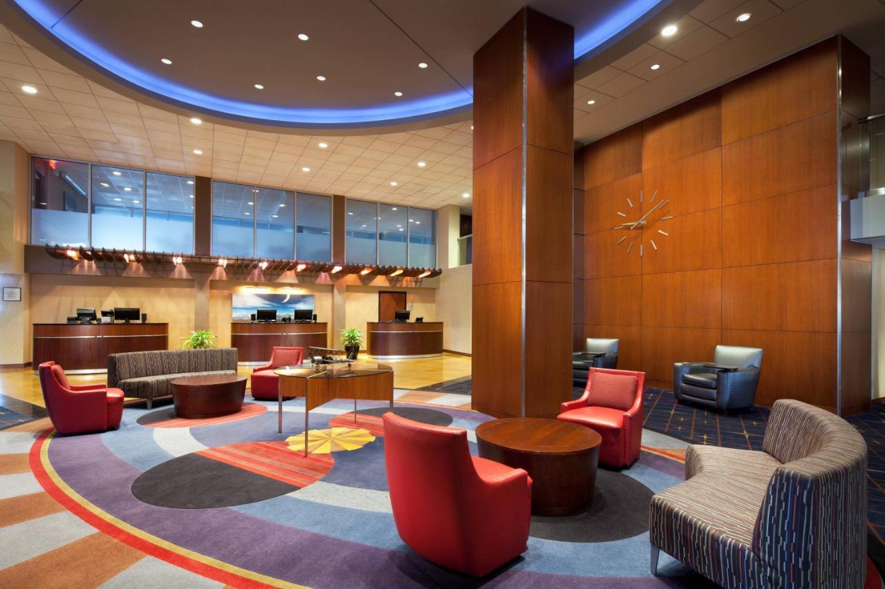 Sheraton Cleveland Airport Hotel Esterno foto