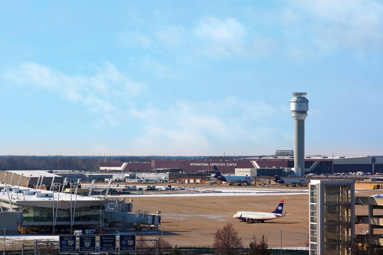 Sheraton Cleveland Airport Hotel Esterno foto