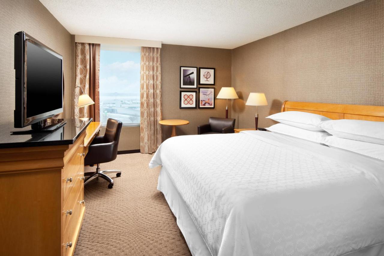 Sheraton Cleveland Airport Hotel Esterno foto
