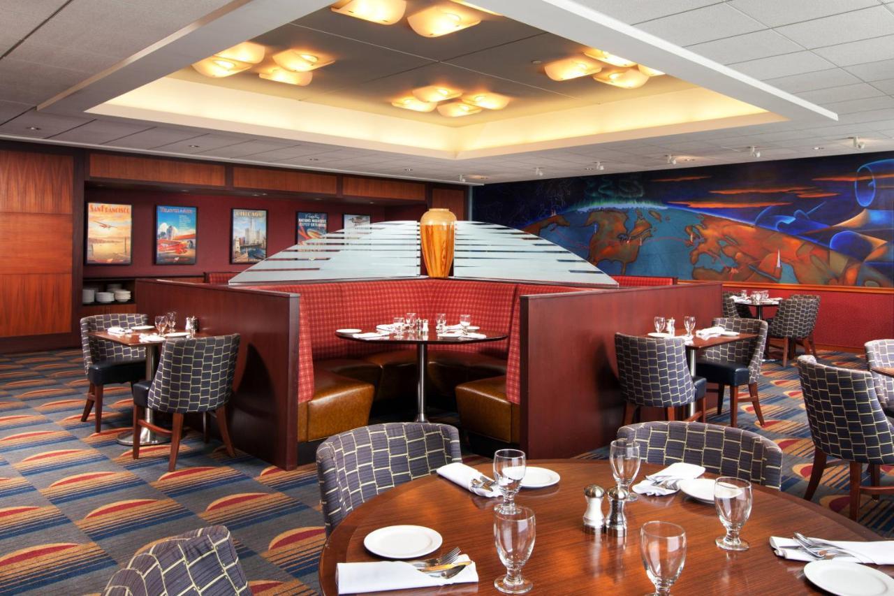 Sheraton Cleveland Airport Hotel Esterno foto