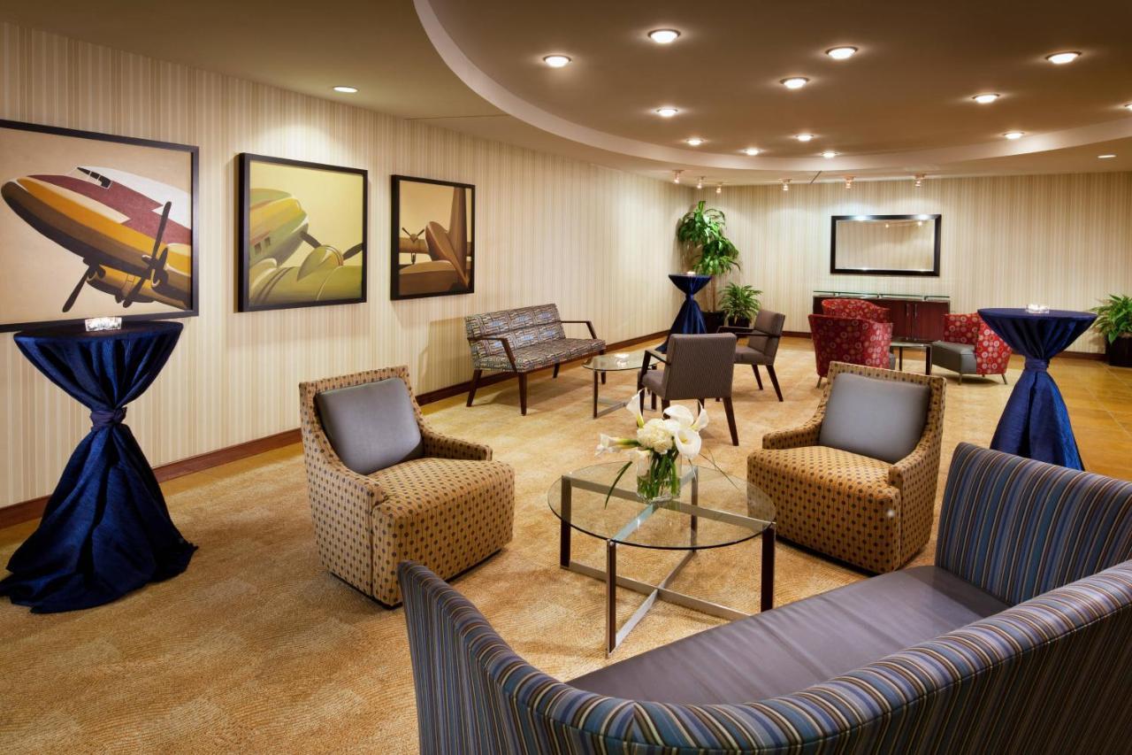 Sheraton Cleveland Airport Hotel Esterno foto
