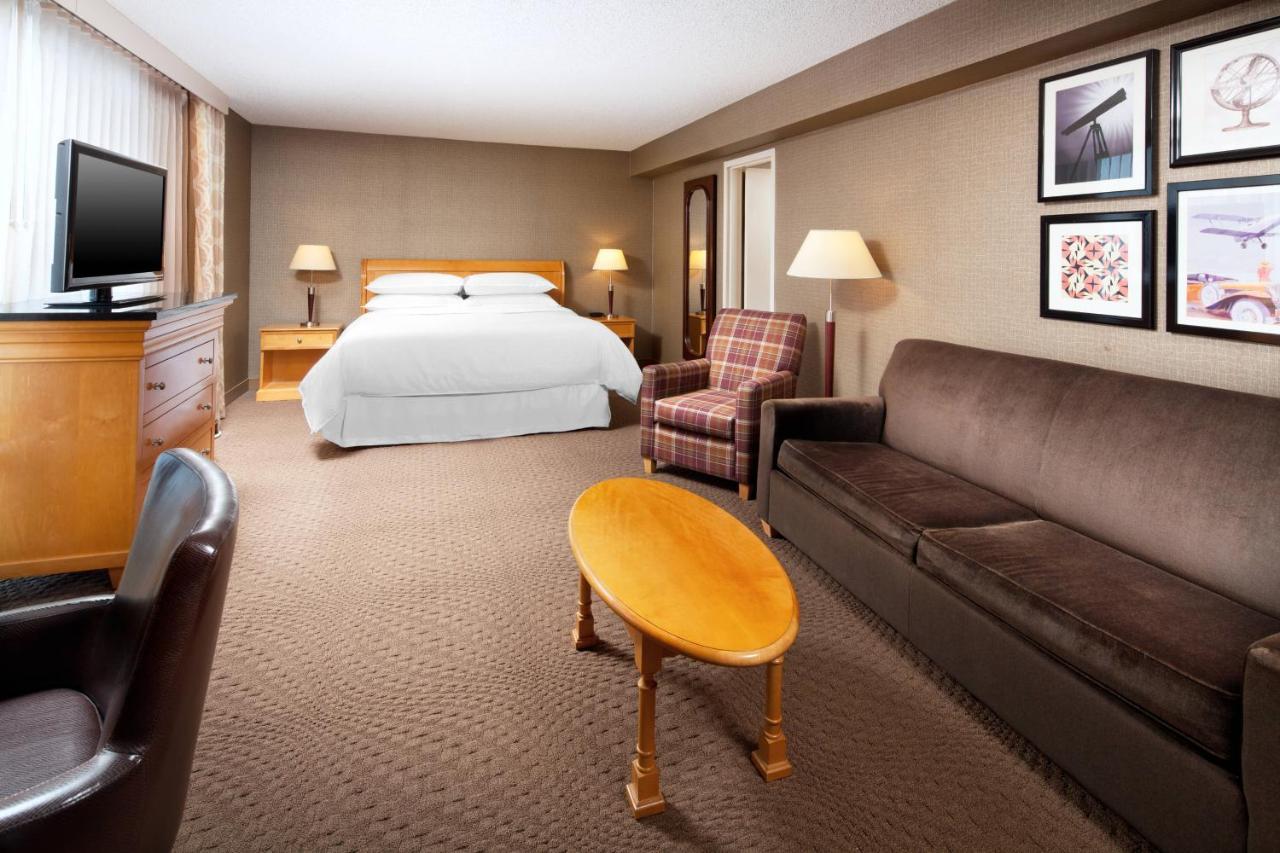 Sheraton Cleveland Airport Hotel Esterno foto